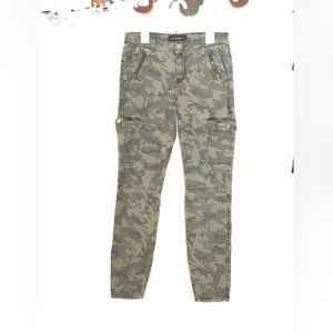 - Vintage Womens Ashley mason camouflage pants.